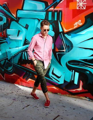 Olive Sweatpants Outfits For Men: For a laid-back and cool ensemble, choose a pink long sleeve shirt and olive sweatpants — these two pieces play really well together. If not sure about the footwear, complete this ensemble with a pair of red canvas low top sneakers.