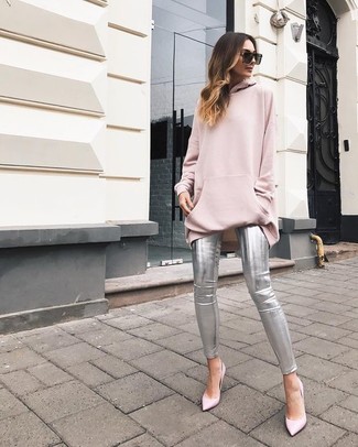 Pink Oversized Sweater Outfits: If you're searching for a relaxed and at the same time totaly stylish getup, go for a pink oversized sweater and silver leather skinny pants. Serve a little outfit-mixing magic by finishing with pink leather pumps.