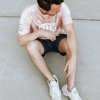 Navy Shorts Outfits For Men: This combination of a pink print crew-neck t-shirt and navy shorts is stylish and yet it's relaxed enough and ready for anything. A pair of white athletic shoes immediately ups the appeal of this look.