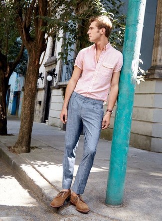 Hot Pink Short Sleeve Shirt Outfits For Men: Try teaming a hot pink short sleeve shirt with light blue dress pants and you'll look like a true style guru. To add a bit of depth to your getup, complete your look with brown suede derby shoes.