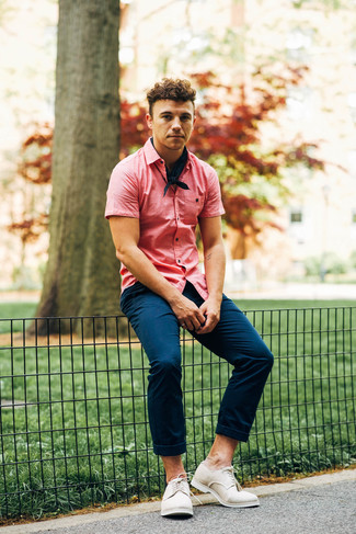 Pink Short Sleeve Shirt Outfits For Men: This off-duty pairing of a pink short sleeve shirt and navy chinos is very easy to pull together without a second thought, helping you look awesome and ready for anything without spending a ton of time going through your wardrobe. Finishing with beige canvas derby shoes is a guaranteed way to bring an extra touch of style to your outfit.