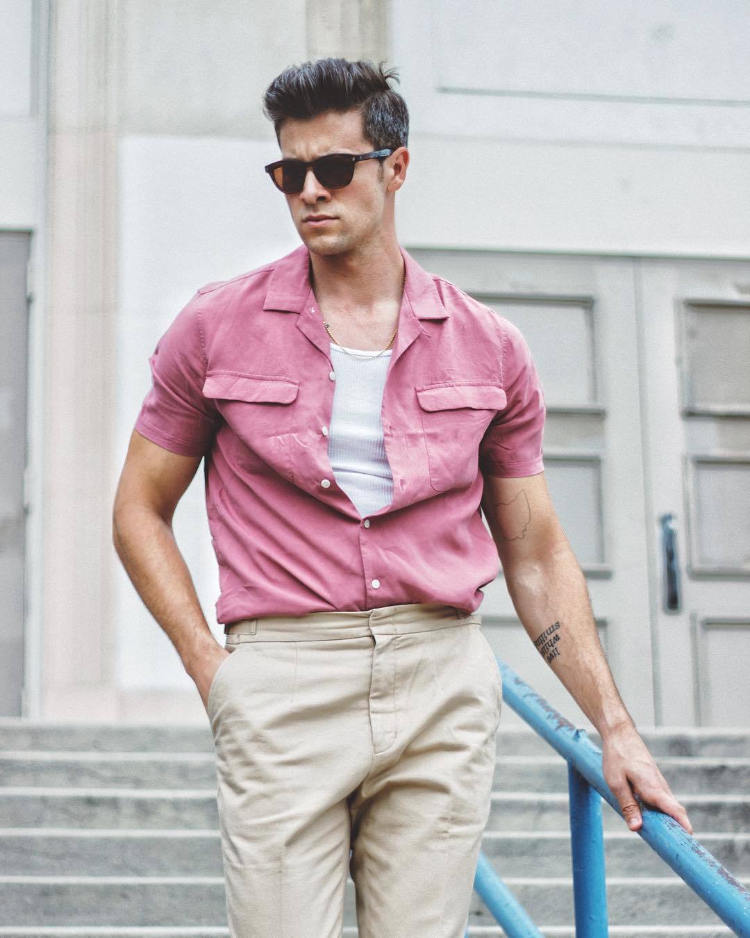 Мужская розовая рубашка с брюками