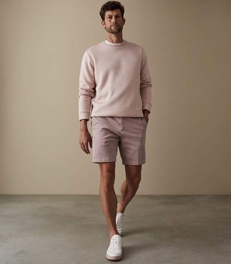 Pink Shorts with Crew-neck T-shirt Outfits For Men: Try pairing a crew-neck t-shirt with pink shorts for an off-duty and trendy outfit. If you're hesitant about how to finish off, a pair of white canvas low top sneakers is a foolproof option.