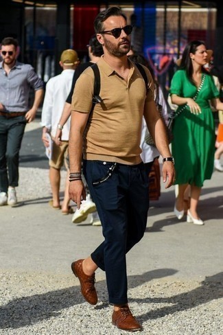 Tan Polo Outfits For Men: When comfort is critical, opt for a tan polo and navy chinos. Brown woven leather derby shoes are a surefire way to give an extra dose of class to your outfit.