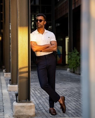 Navy Chinos Outfits: This pairing of a white polo and navy chinos epitomizes laid-back cool and stylish practicality. A pair of dark brown leather tassel loafers effortlessly turns up the wow factor of any look.