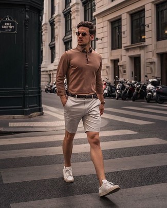 Beige Polo Neck Sweater Outfits For Men: Such items as a beige polo neck sweater and beige shorts are the ideal way to inject some manly refinement into your current arsenal. Why not take a more casual approach with footwear and complete your outfit with white leather low top sneakers?