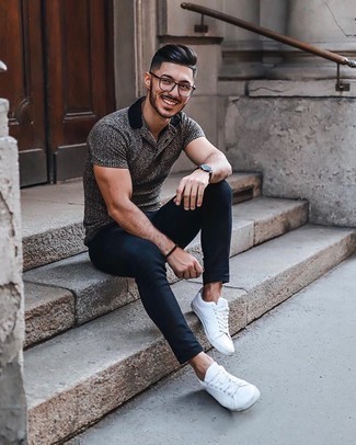 Charcoal Polo Outfits For Men: Choose a charcoal polo and navy skinny jeans for a modern take on day-to-day fashion. Step up your look by wearing a pair of white canvas low top sneakers.