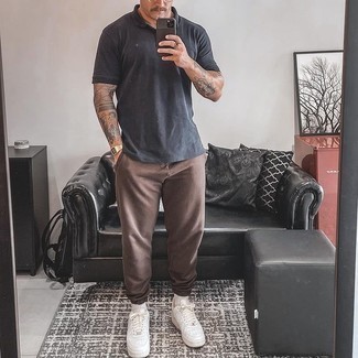 Brown Sweatpants Outfits For Men: Choose a charcoal polo and brown sweatpants if you're in search of an outfit option that is all about casual cool. Here's how to play it up: white leather low top sneakers.