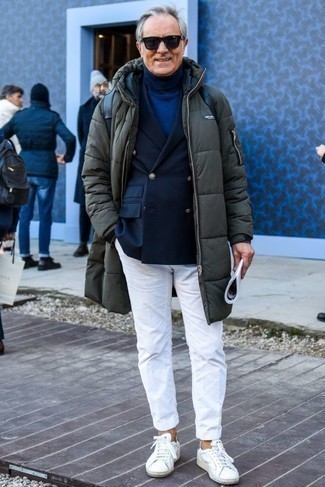 Navy Double Breasted Blazer Outfits For Men: A navy double breasted blazer and white chinos are the kind of effortlessly sleek items that you can style a hundred of ways. When this look is just too much, tone it down by rocking a pair of white canvas low top sneakers.