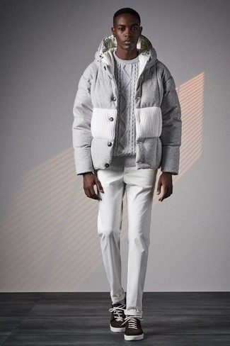 White Jeans Outfits For Men: A grey puffer jacket and white jeans are an easy way to introduce a hint of manly refinement into your day-to-day lineup. For a more casual touch, complement your look with dark brown canvas low top sneakers.