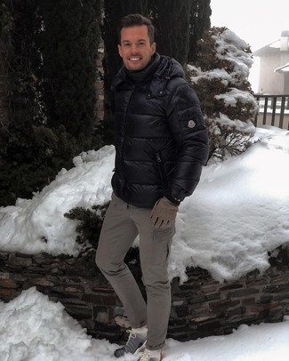 Grey Cargo Pants Outfits: Wear a black puffer jacket and grey cargo pants for both on-trend and easy-to-style getup. If you want to effortlessly dial down this getup with shoes, why not introduce a pair of black and white athletic shoes to your ensemble?