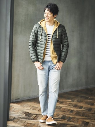 Beige Suede Low Top Sneakers Outfits For Men: This pairing of a dark green puffer jacket and light blue jeans is truly jaw-dropping, but it's also very easy to throw together. Beige suede low top sneakers are a guaranteed way to bring a sense of stylish nonchalance to this look.