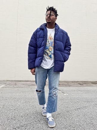 Light Blue Canvas Low Top Sneakers Outfits For Men: Want to inject your wardrobe with some elegant cool? Consider pairing a navy puffer jacket with light blue ripped jeans. Complete this outfit with light blue canvas low top sneakers and ta-da: your look is complete.