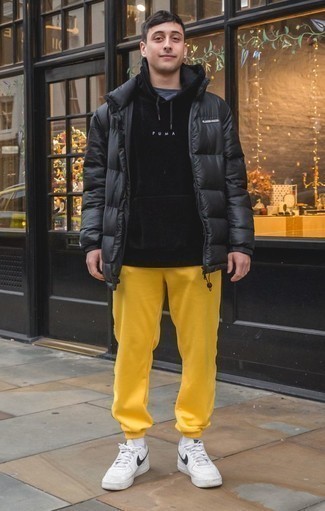 Orange Sweatpants Outfits For Men: Why not opt for a black puffer jacket and orange sweatpants? These pieces are totally functional and will look amazing married together. If in doubt as to the footwear, go with a pair of white and black print low top sneakers.