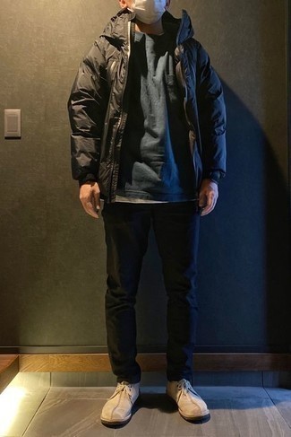 Black Jeans Outfits For Men: Combining a black puffer jacket and black jeans is a guaranteed way to inject style into your styling lineup. Throw in beige suede desert boots and off you go looking amazing.