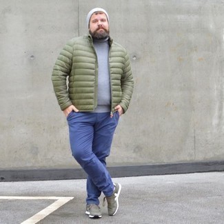Olive Lightweight Puffer Jacket Outfits For Men: This combo of an olive lightweight puffer jacket and blue chinos is perfect for elegant occasions. A pair of olive athletic shoes adds a new depth to this getup.