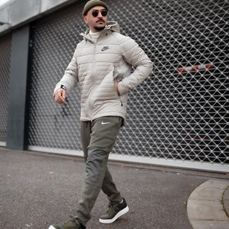 Olive Sweatpants Outfits For Men: This combination of a beige puffer jacket and olive sweatpants is solid proof that a safe casual ensemble can still look extra stylish. Olive canvas low top sneakers are a great pick to complete your ensemble.