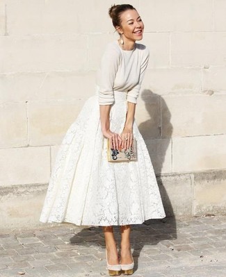 White Earrings Outfits: 