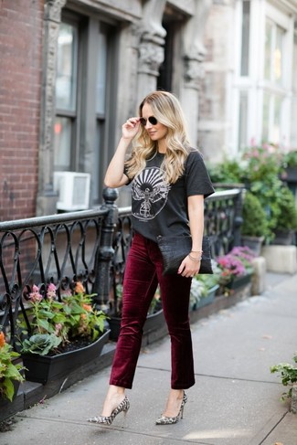 Burgundy Velvet Jeans Outfits For Women: 
