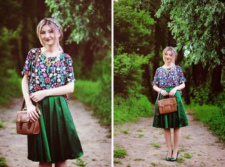 Dark Brown Leather Crossbody Bag Outfits: 