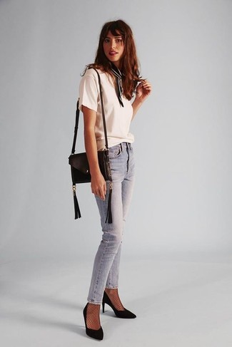 White Crew-neck T-shirt Outfits For Women In Their Teens: 
