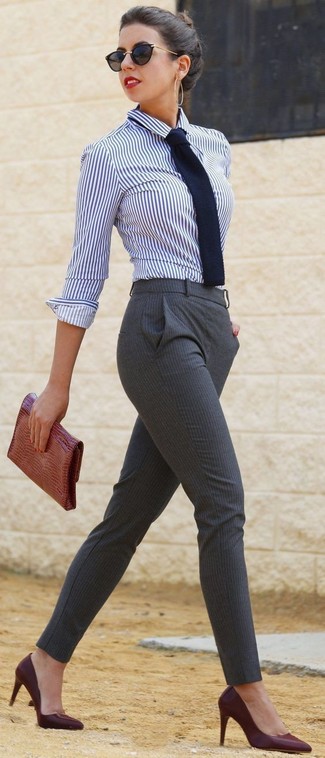 Grey Vertical Striped Skinny Pants Outfits: 