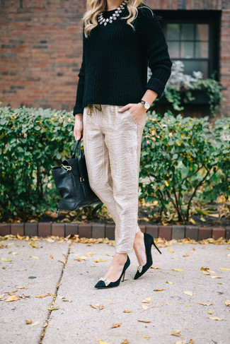 Black Crew-neck Sweater with Pumps Outfits: 