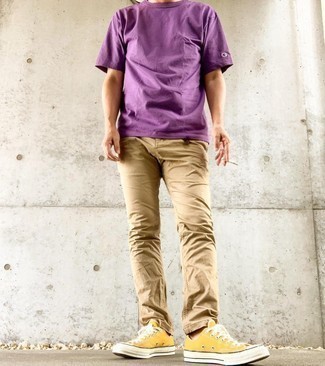 Yellow Low Top Sneakers Outfits For Men: Demonstrate your expertise in menswear styling by wearing this off-duty combo of a purple crew-neck t-shirt and khaki chinos. Introduce a pair of yellow low top sneakers to the mix et voila, your ensemble is complete.