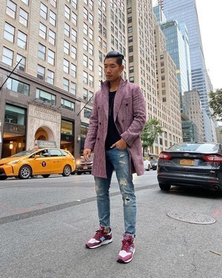 Violet Athletic Shoes with Blue Jeans Outfits For Men: A purple overcoat and blue jeans are among those game-changing menswear items that can revolutionize your wardrobe. Violet athletic shoes are the most effective way to add a confident kick to the look.