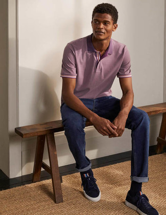 Navy Jeans Hot Weather Outfits For Men: Effortlessly blurring the line between cool and casual, this pairing of a purple polo and navy jeans will likely become one of your go-tos. This ensemble is completed nicely with navy canvas low top sneakers.