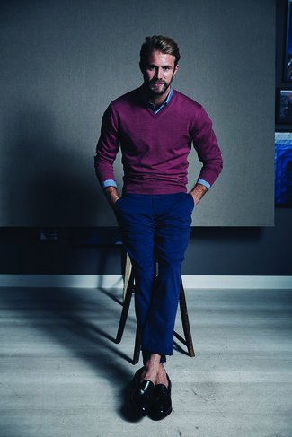 Purple V-neck Sweater Outfits For Men: Prove that you do casual like a style pro by wearing a purple v-neck sweater and navy chinos. A trendy pair of black leather tassel loafers is an effective way to bring an added touch of style to your look.