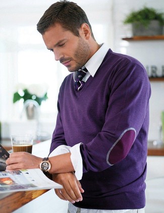 Dark Purple Vertical Striped Tie Outfits For Men: A purple v-neck sweater looks especially sophisticated when married with a dark purple vertical striped tie in a modern man's combo.