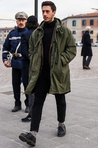 Olive Raincoat Outfits For Men: An olive raincoat and black jeans have become an essential combination for many fashionable gentlemen. Want to go all out with shoes? Introduce black leather desert boots to the equation.