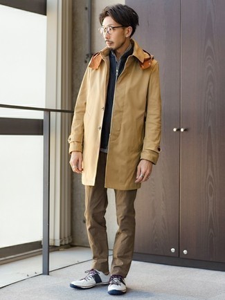 Beige Raincoat Outfits For Men: Pairing a beige raincoat with brown chinos is a savvy option for an off-duty but on-trend ensemble. The whole outfit comes together if you complete this ensemble with white and navy leather low top sneakers.