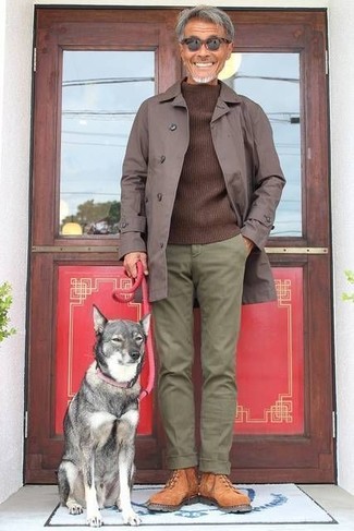 Brown Raincoat Outfits For Men: If you would like take your off-duty look to a new height, marry a brown raincoat with olive chinos. Tobacco suede work boots will bring a playful touch to an otherwise standard outfit.