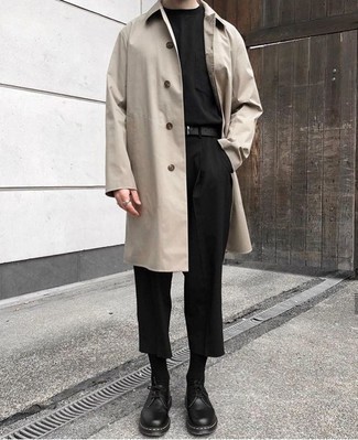 Black Leather Belt Outfits For Men: Why not go for a beige raincoat and a black leather belt? Both of these items are very practical and will look awesome when worn together. Add a pair of black chunky leather derby shoes to the mix for an extra touch of style.