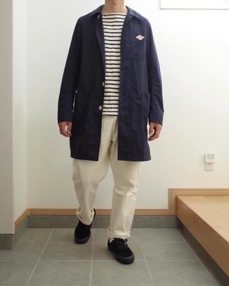 Navy Raincoat Outfits For Men: Exhibit your sartorial-savvy side by opting for a navy raincoat and beige jeans. Introduce a pair of black canvas low top sneakers to your getup et voila, the ensemble is complete.
