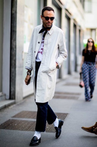 Raincoat Outfits For Men: For a dapper outfit without the need to sacrifice on functionality, we love this combination of a raincoat and navy jeans. Complement your look with a pair of black leather loafers to instantly spice up the outfit.