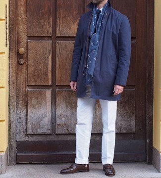 Navy and White Print Scarf Outfits For Men: For comfort dressing with an urban take, dress in a navy raincoat and a navy and white print scarf. And it's amazing how a pair of dark brown leather loafers can upgrade a look.