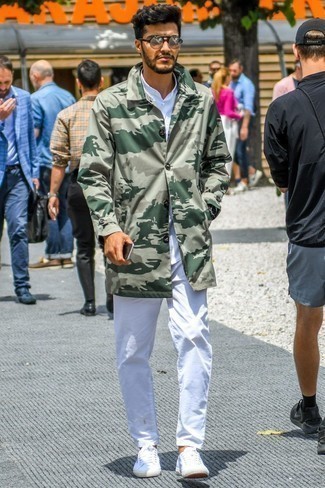 Olive Raincoat Outfits For Men: This pairing of an olive raincoat and white chinos is on the casual side but is also seriously stylish and really dapper. White canvas low top sneakers pull the outfit together.