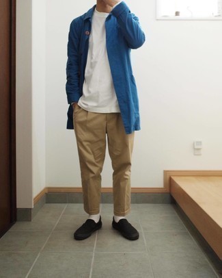 Black Canvas Slip-on Sneakers Outfits For Men: A blue raincoat looks so casually cool when married with khaki chinos. Black canvas slip-on sneakers are a nice option to finish this look.