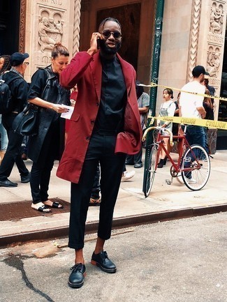 Burgundy Raincoat Outfits For Men: A burgundy raincoat and black chinos have become must-have wardrobe pieces for most men. You can follow a classier route on the shoe front by rocking a pair of black leather derby shoes.