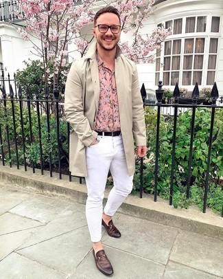 Pink Floral Short Sleeve Shirt Outfits For Men: This relaxed pairing of a pink floral short sleeve shirt and white skinny jeans can take on different forms depending on how it's styled. Let your sartorial expertise truly shine by finishing with a pair of dark brown leather loafers.