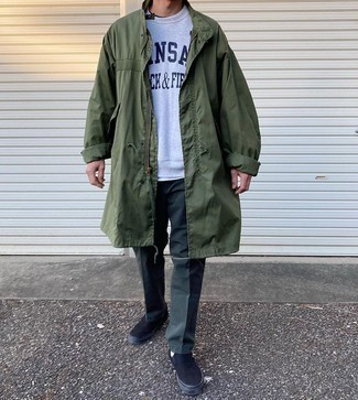 Coat Outfits For Men: This combination of a coat and dark green chinos epitomizes laid-back cool and stylish practicality. You can get a little creative in the shoe department and complement your ensemble with black canvas slip-on sneakers.