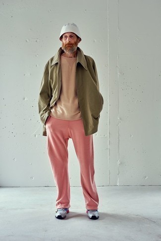 Pink Sweatshirt Outfits For Men: Extremely stylish and functional, this combo of a pink sweatshirt and pink sweatpants provides with countless styling possibilities. Complement this look with grey athletic shoes to immediately amp up the style factor of this outfit.