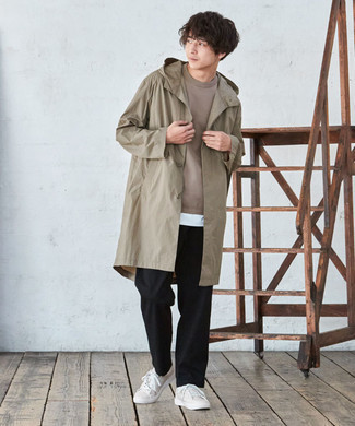 Beige Canvas Low Top Sneakers Outfits For Men: This combination of a tan raincoat and black chinos makes for the perfect foundation for an endless number of looks. Beige canvas low top sneakers are a safe footwear style that's full of character.