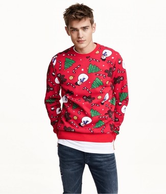 Red Christmas Sweatshirt Outfits For Men: This pairing of a red christmas sweatshirt and navy skinny jeans is proof that a pared down casual look doesn't have to be boring.