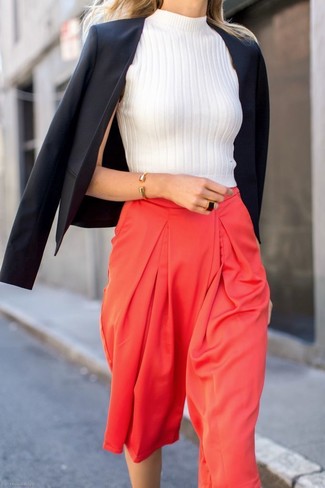 Red Culottes with Turtleneck Outfits: 
