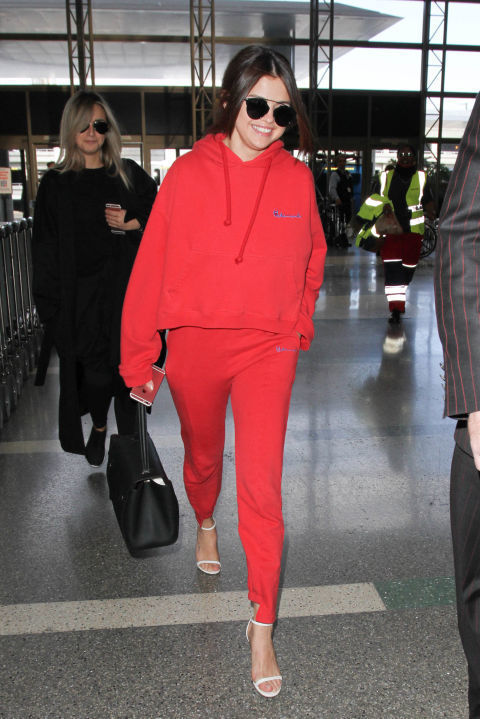 womens red sweatpants outfit