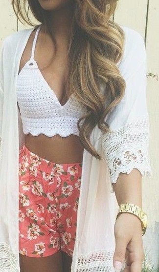 Red Floral Shorts Outfits For Women: 